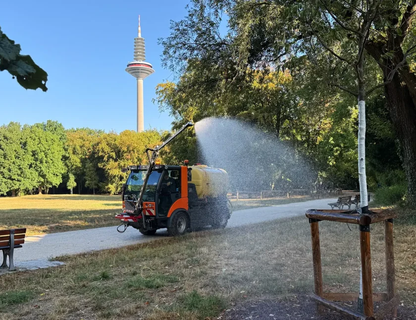 mobile-bewässerung-frankfurt-darmstadt-gewerbeflaechen-sehring Mobile Bewässerung im Rhein-Main-Gebiet mit Bewässerungsfahrzeug von Sehring Garten- und Landschaftsbau