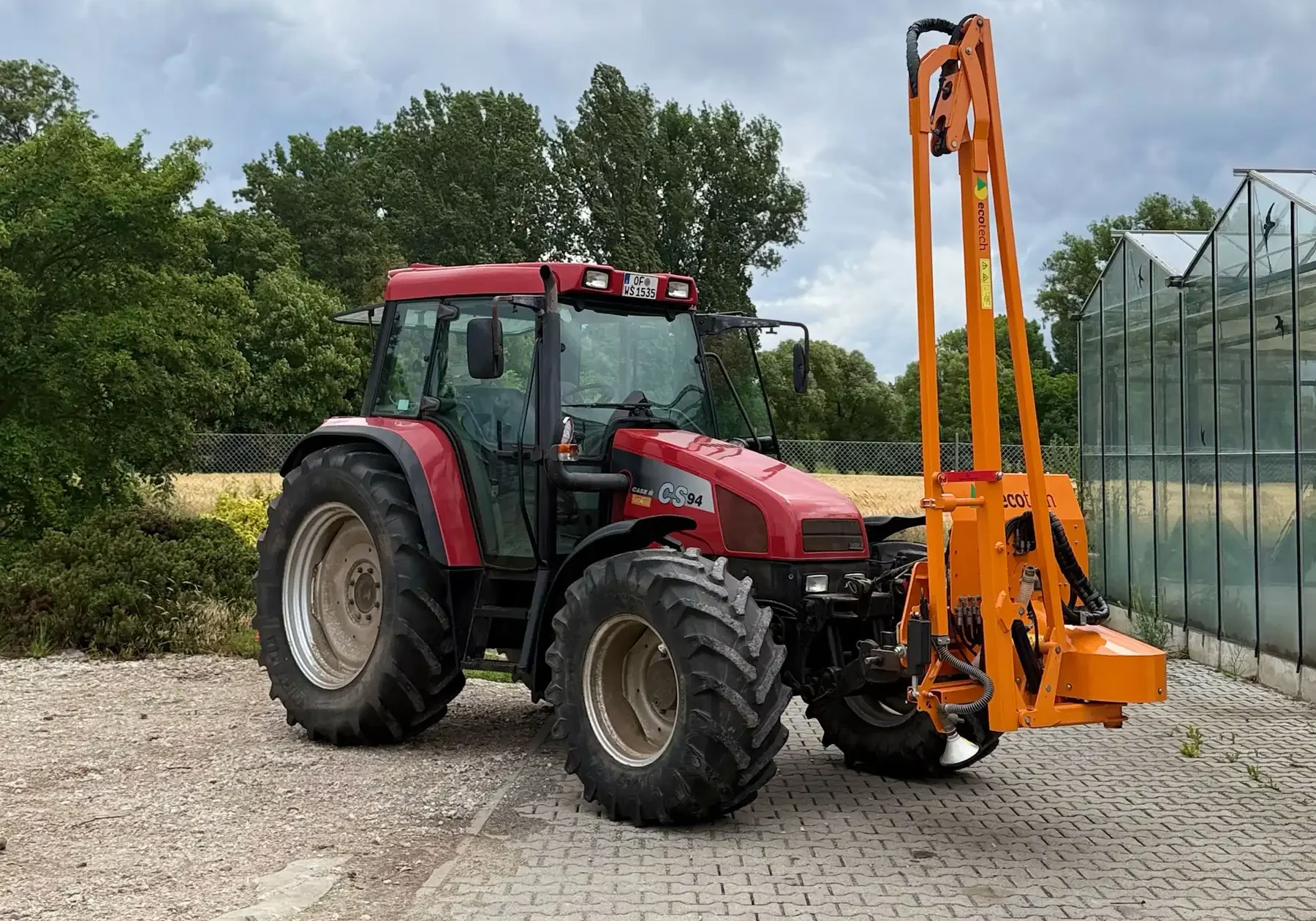 Traktor mit EcoTech Gießarm – Mobile Bewässerung Rhein-Main Traktor mit EcoTech Gießarm für die mobile Bewässerung im Rhein-Main-Gebiet